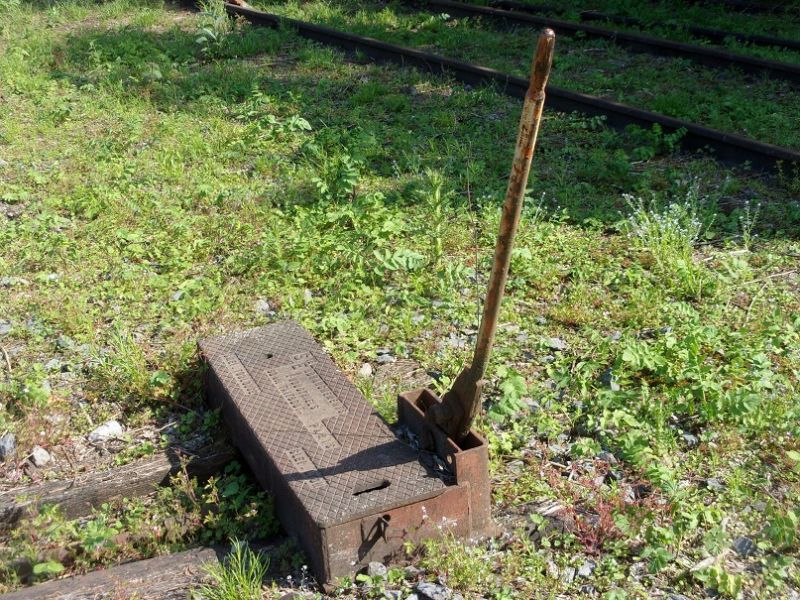 Fichier:Chemin de fer - commande d'aiguillage.JPG